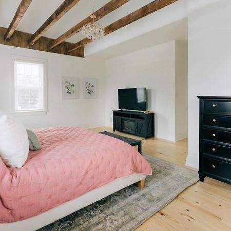 Newly Renovated Vintage Inspired Large 4 Bedroom Home Mount Joy Eksteriør bilde