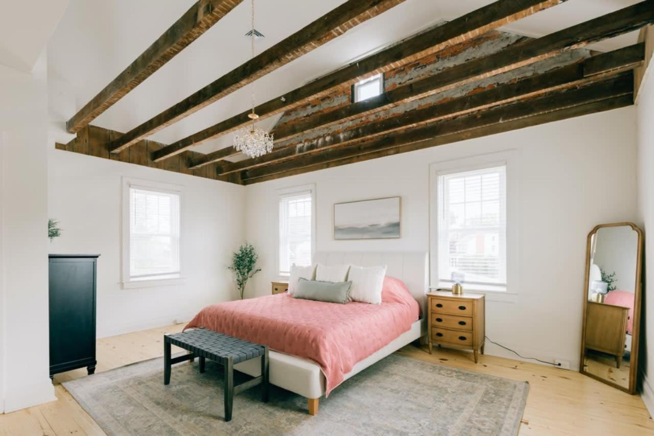 Newly Renovated Vintage Inspired Large 4 Bedroom Home Mount Joy Eksteriør bilde